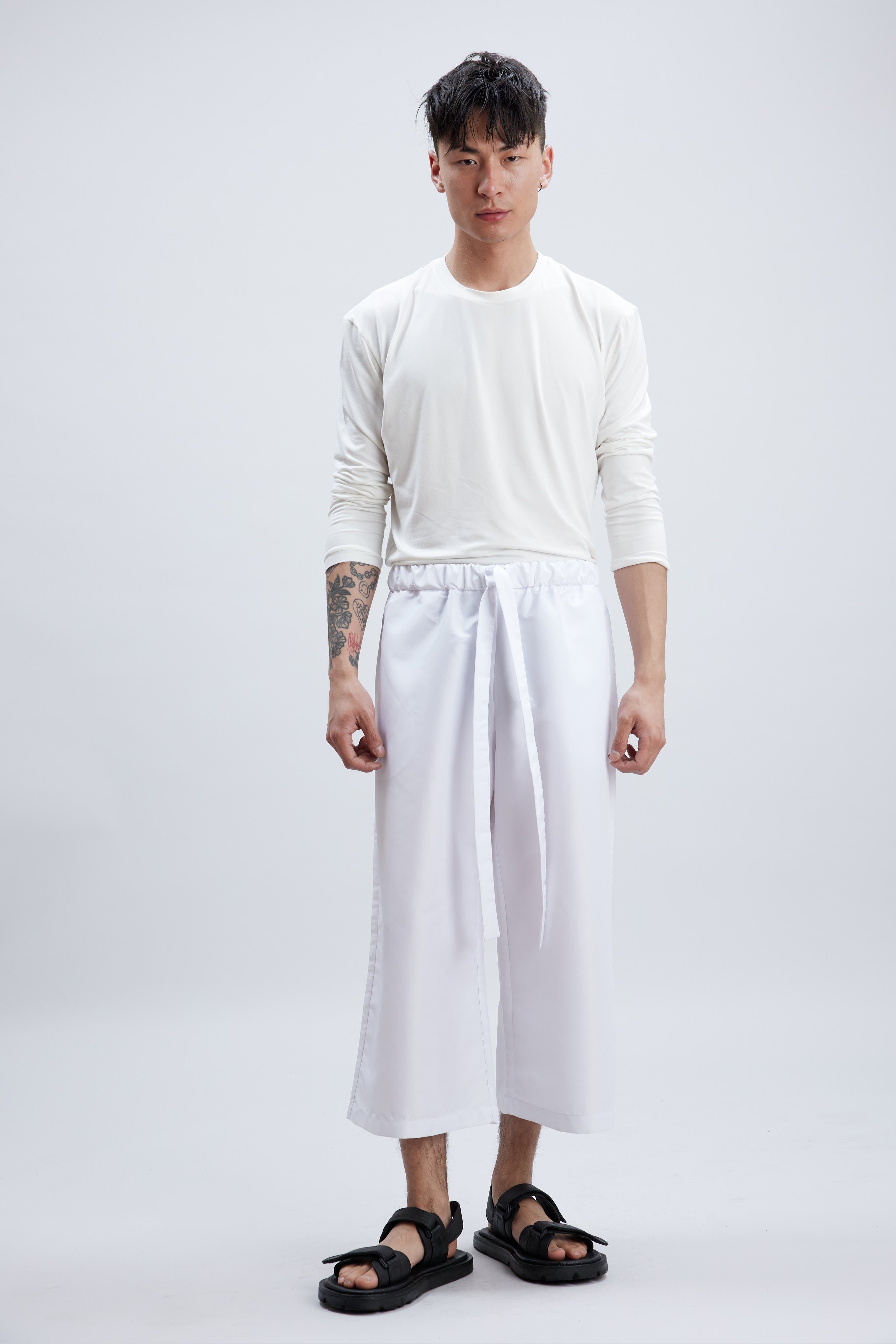 CIRCLE WHITE