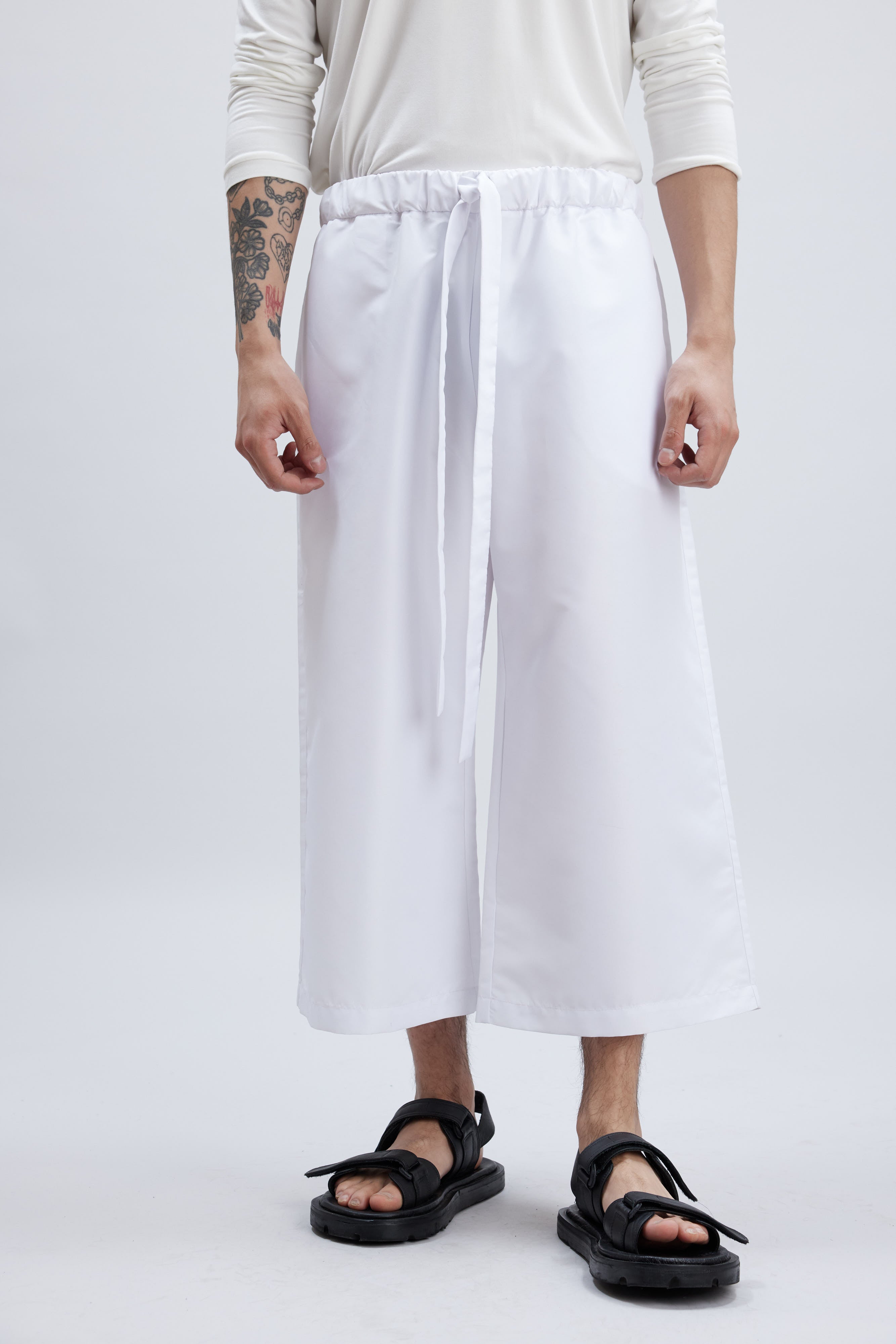 CIRCLE WHITE
