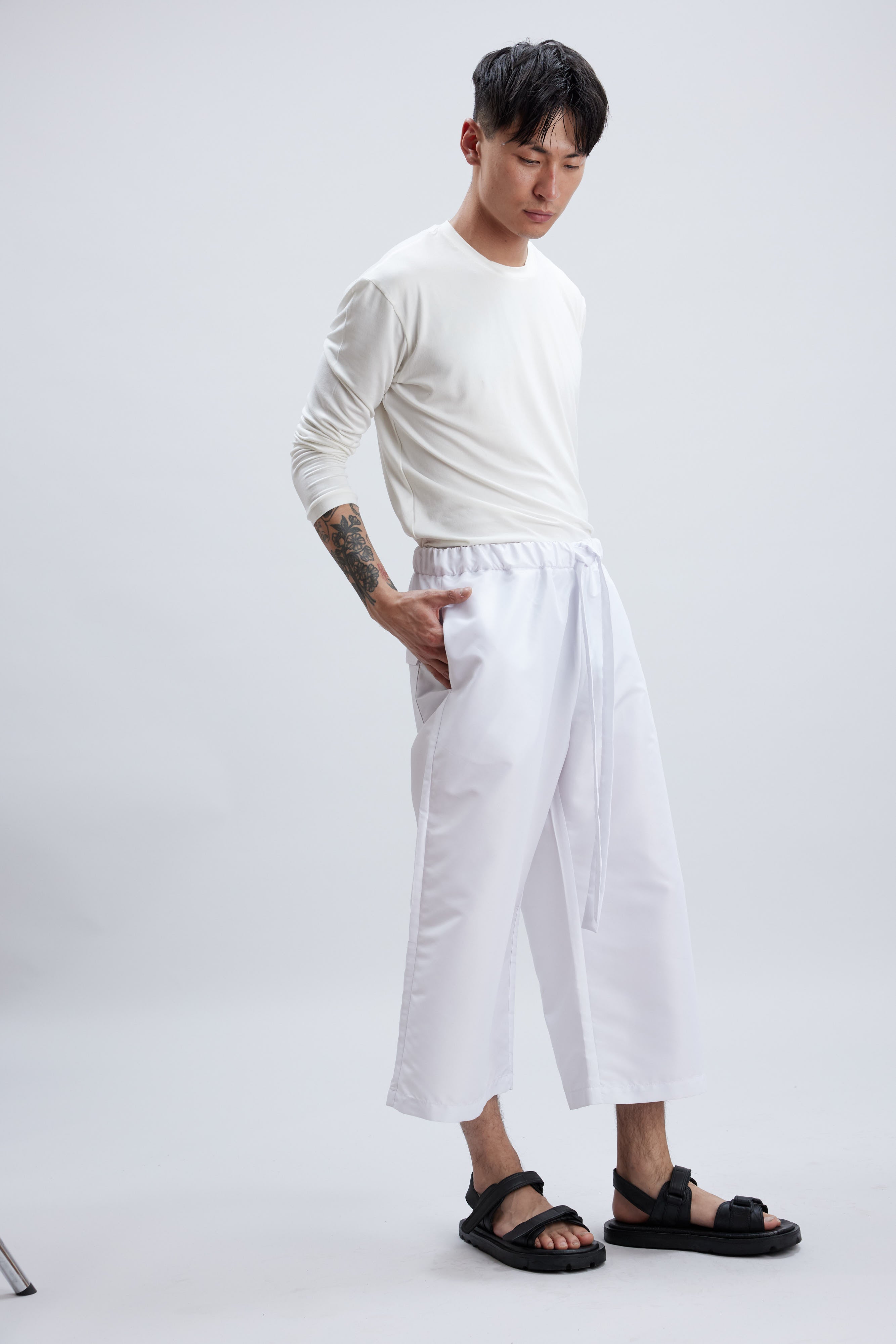 CIRCLE WHITE