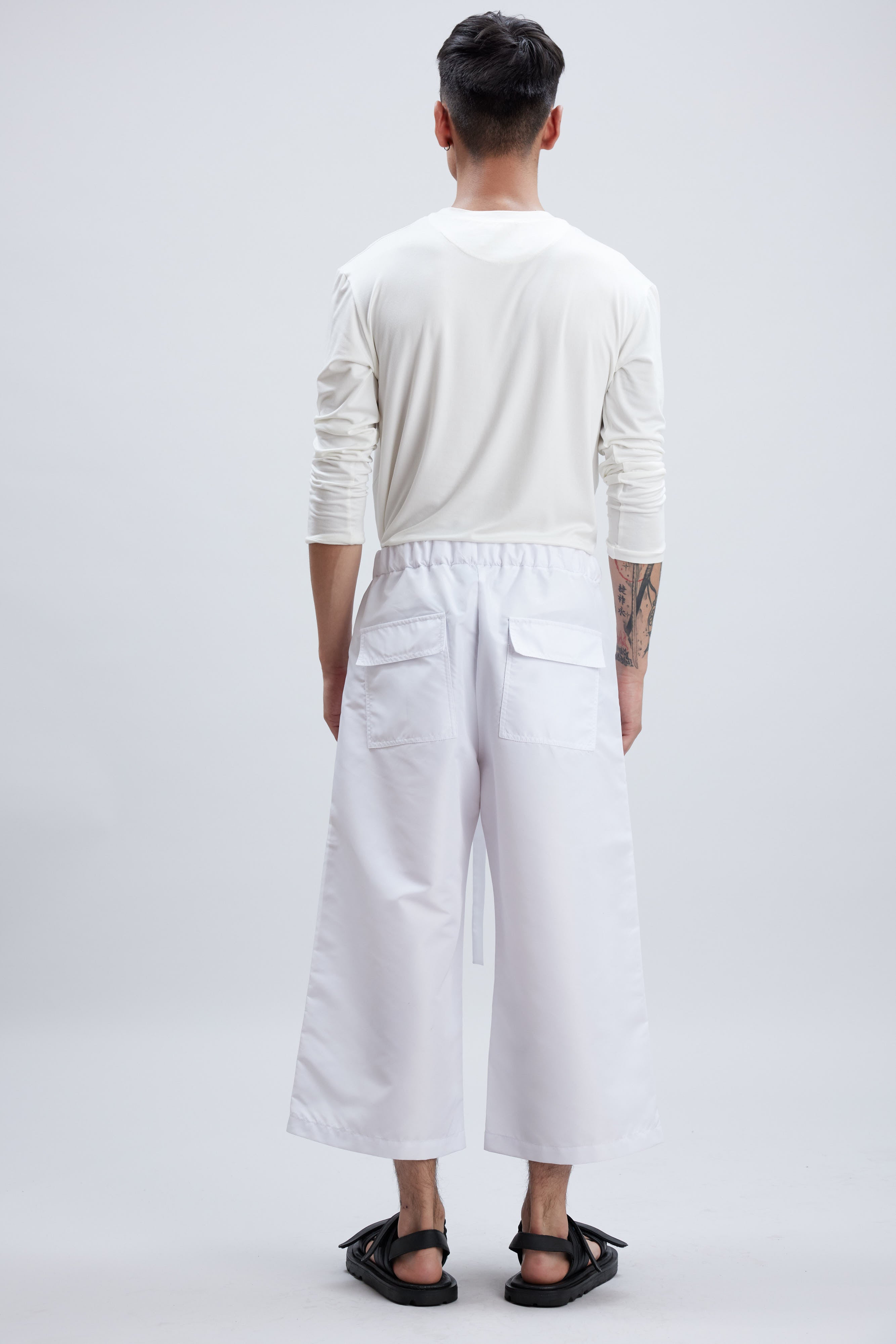 CIRCLE WHITE