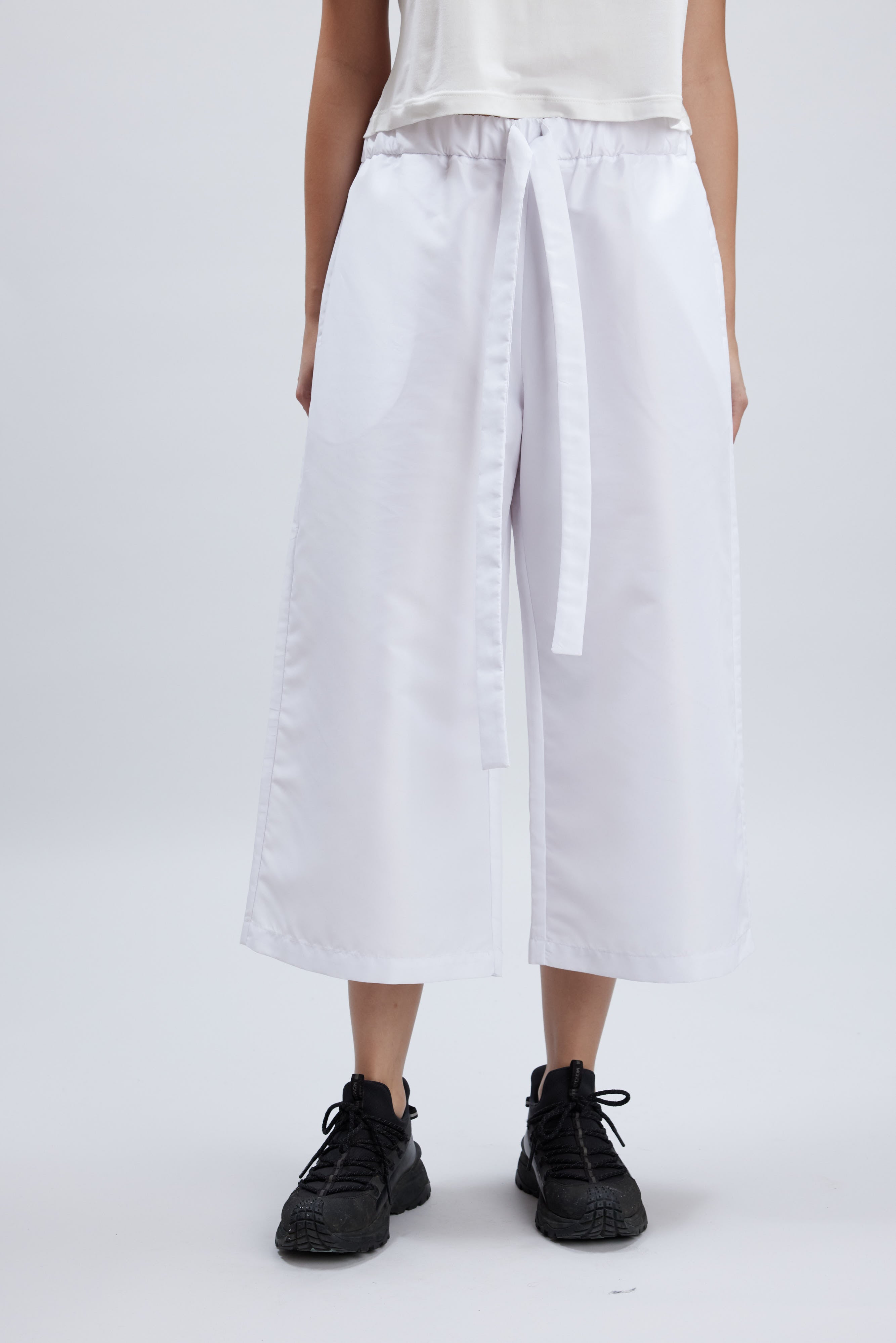 CIRCLE WHITE
