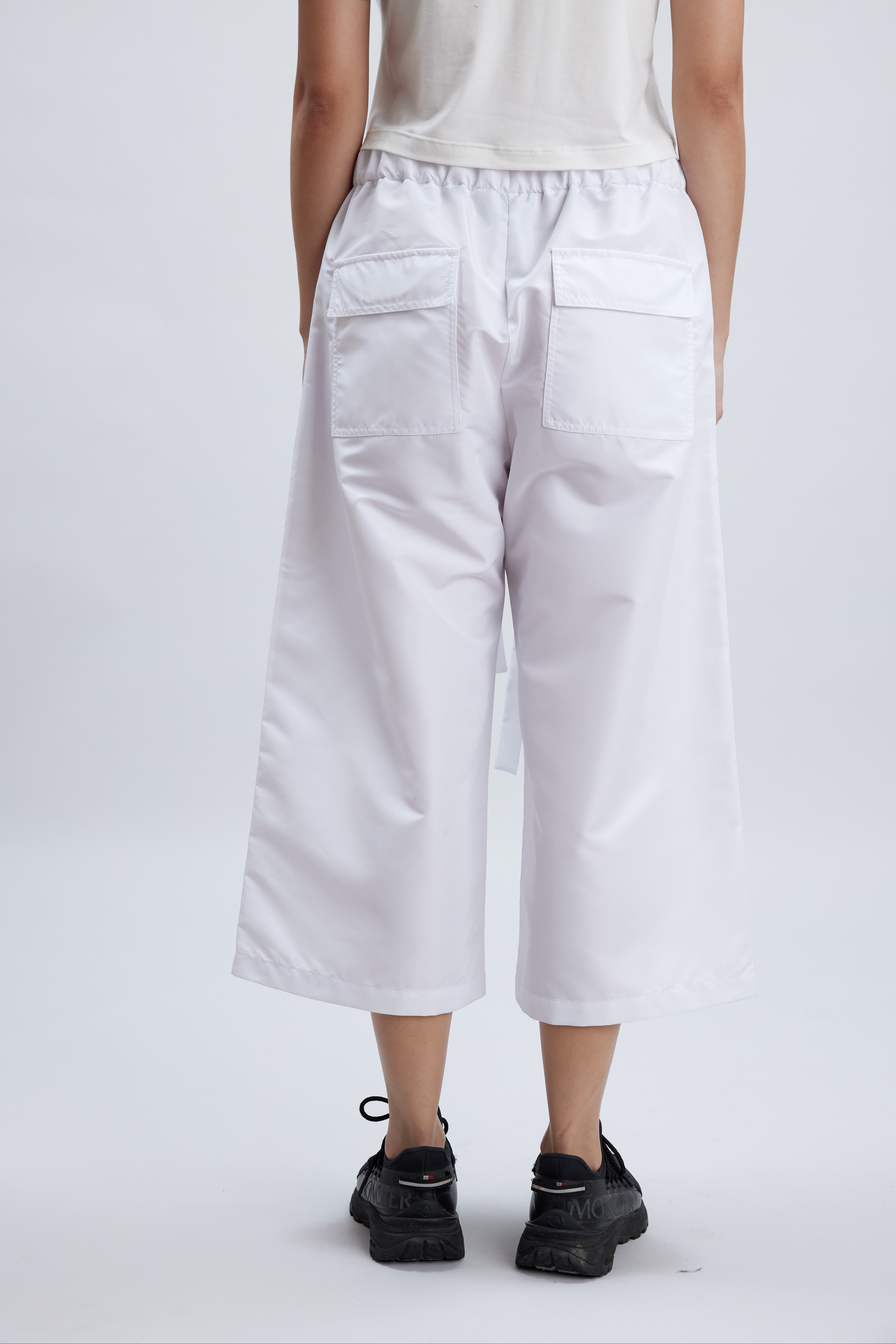 CIRCLE WHITE