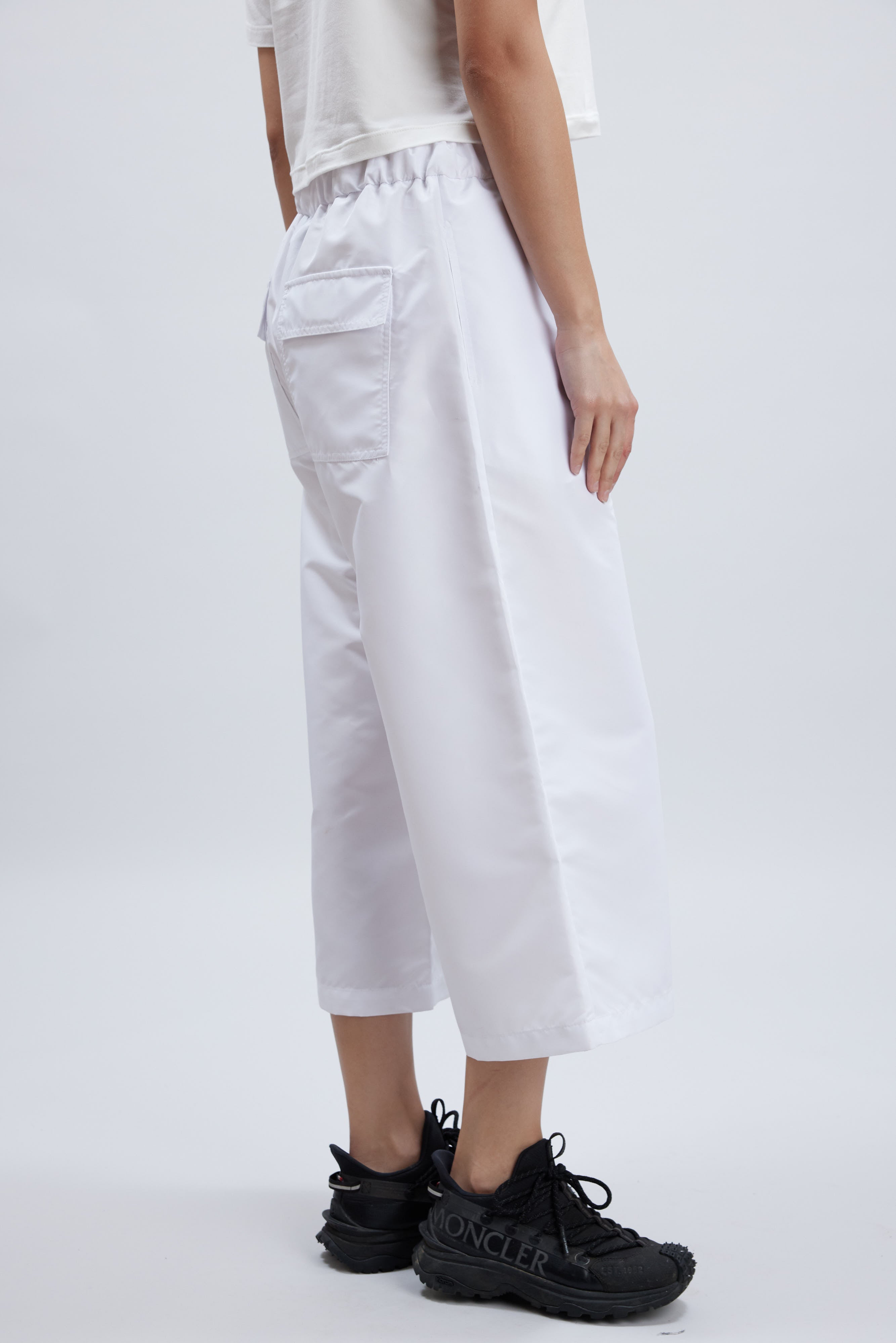 CIRCLE WHITE